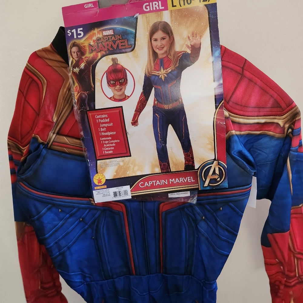 Girls Large Captain Marvel  NEW